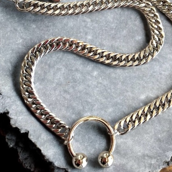 Modern Curb Chain Necklace with Circular Septum Centerpiece Sleek Sexy Witchy - Picture 13 of 15